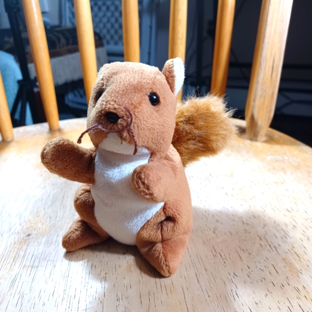 -RETIRED ORIGINAL Ty Beanie Baby NUTS the Squirrel sitting stuffed Plush NO TAGS - Picture 3 of 12